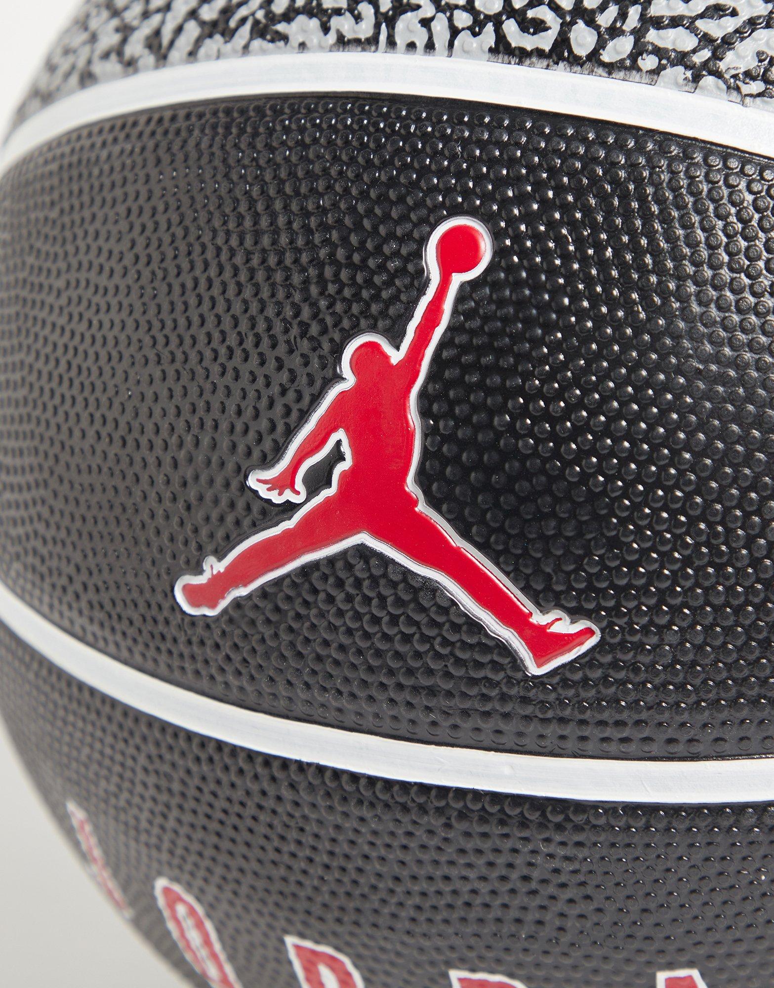Jordan Playground 2.0 8P Basketball