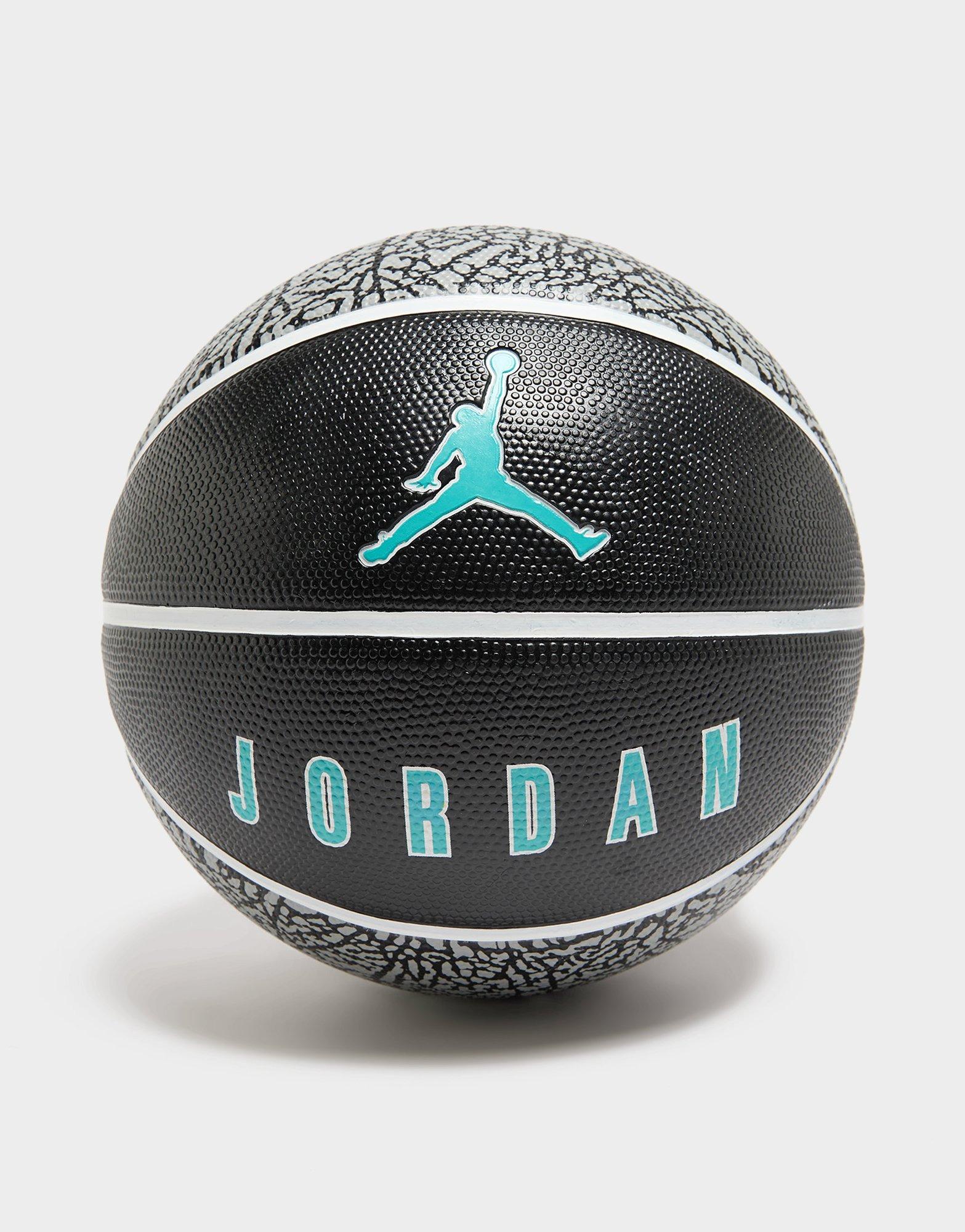 Jordan Playground 2.0 8P Basketball