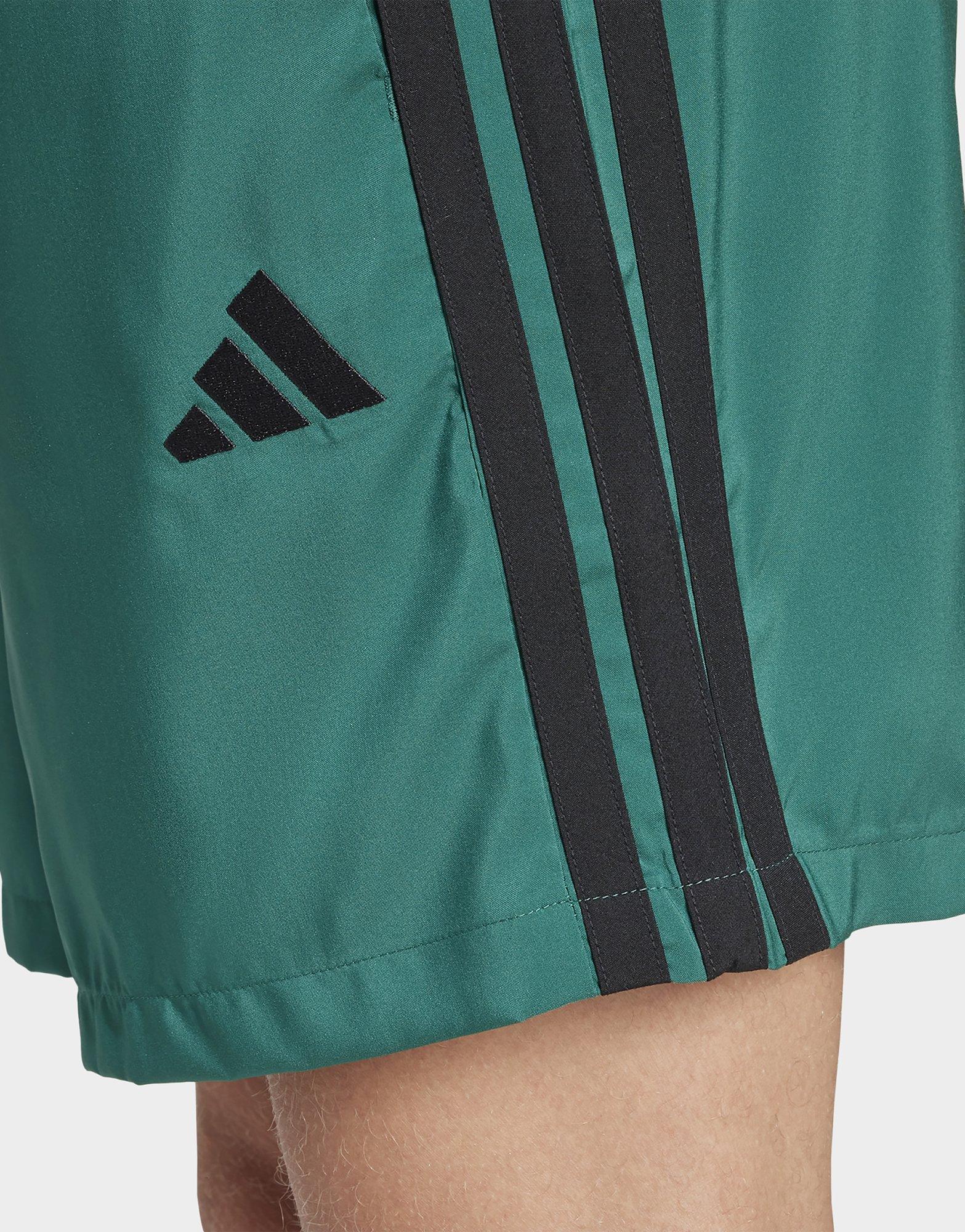 adidas Essentials 3-Streifen Chelsea Shorts