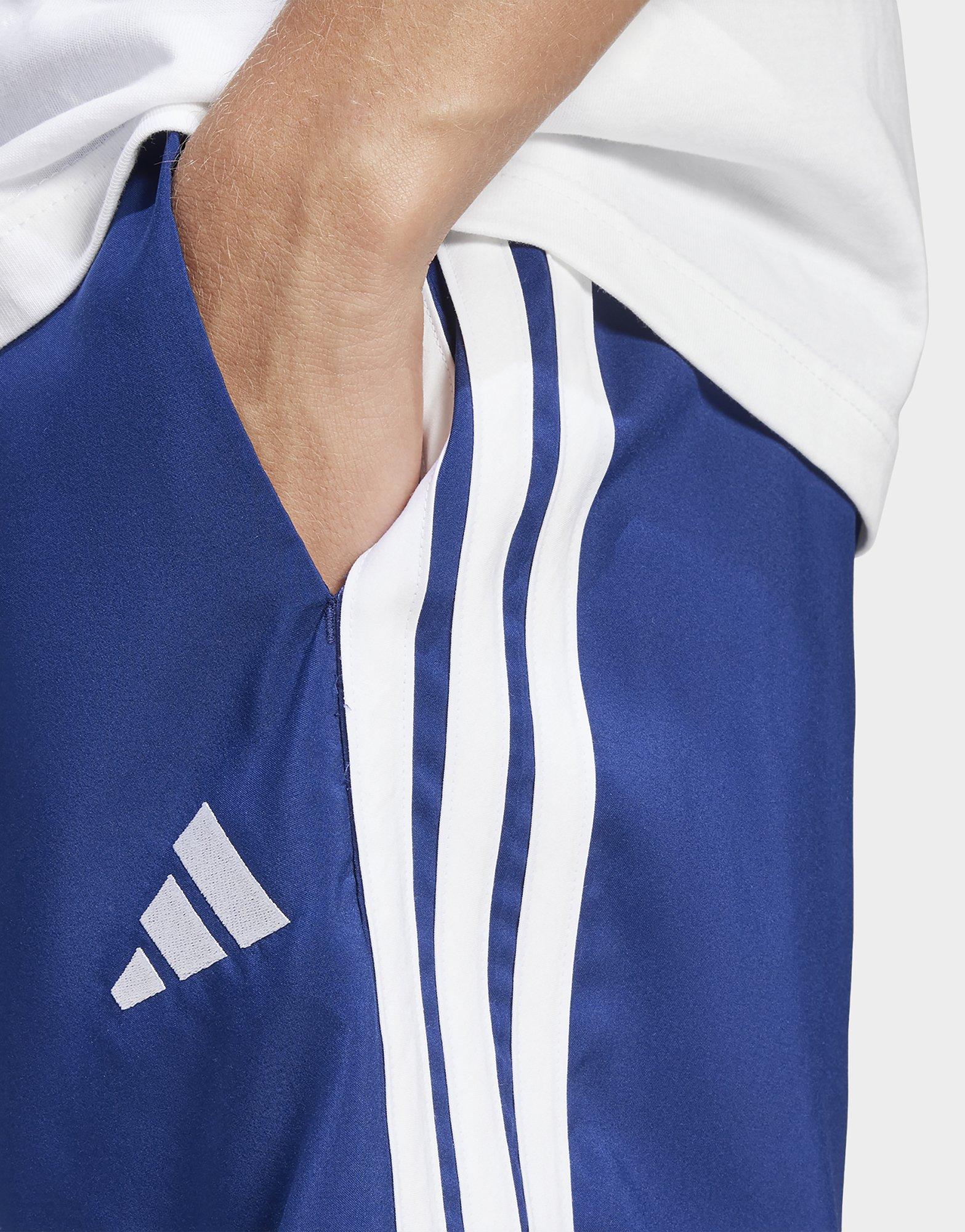 adidas Essentials 3-Streifen Chelsea Shorts