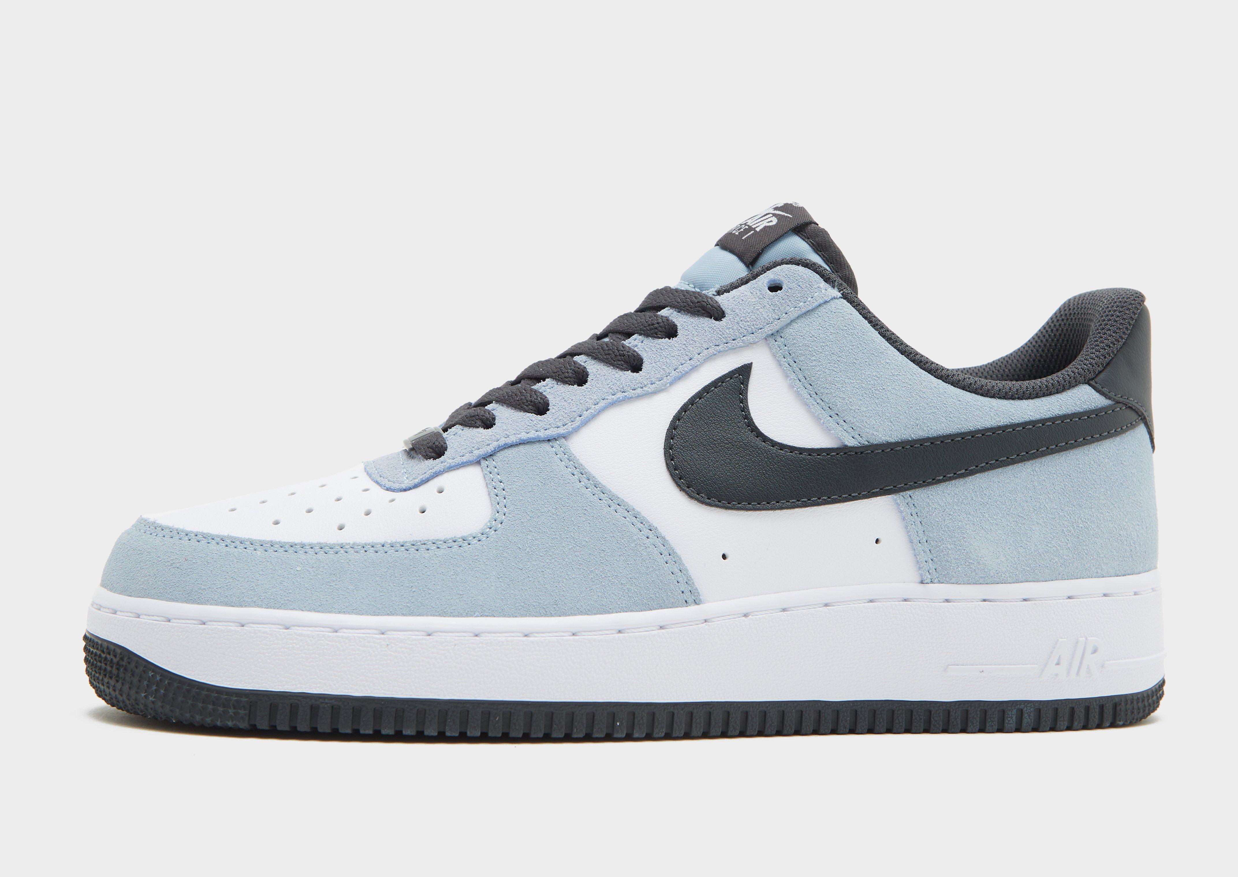 Nike Air Force 1 \'07 LV8