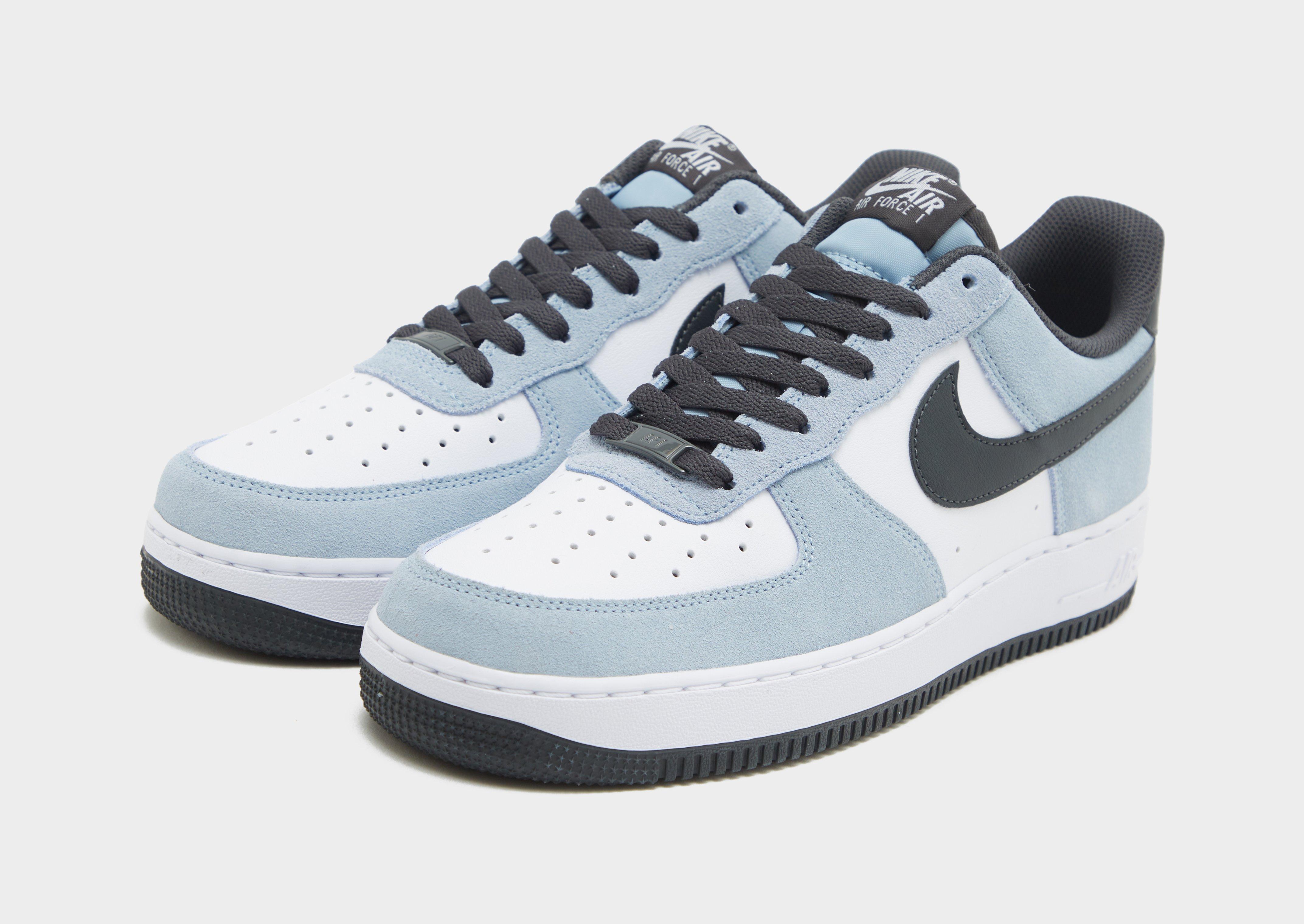 Nike Air Force 1 \'07 LV8